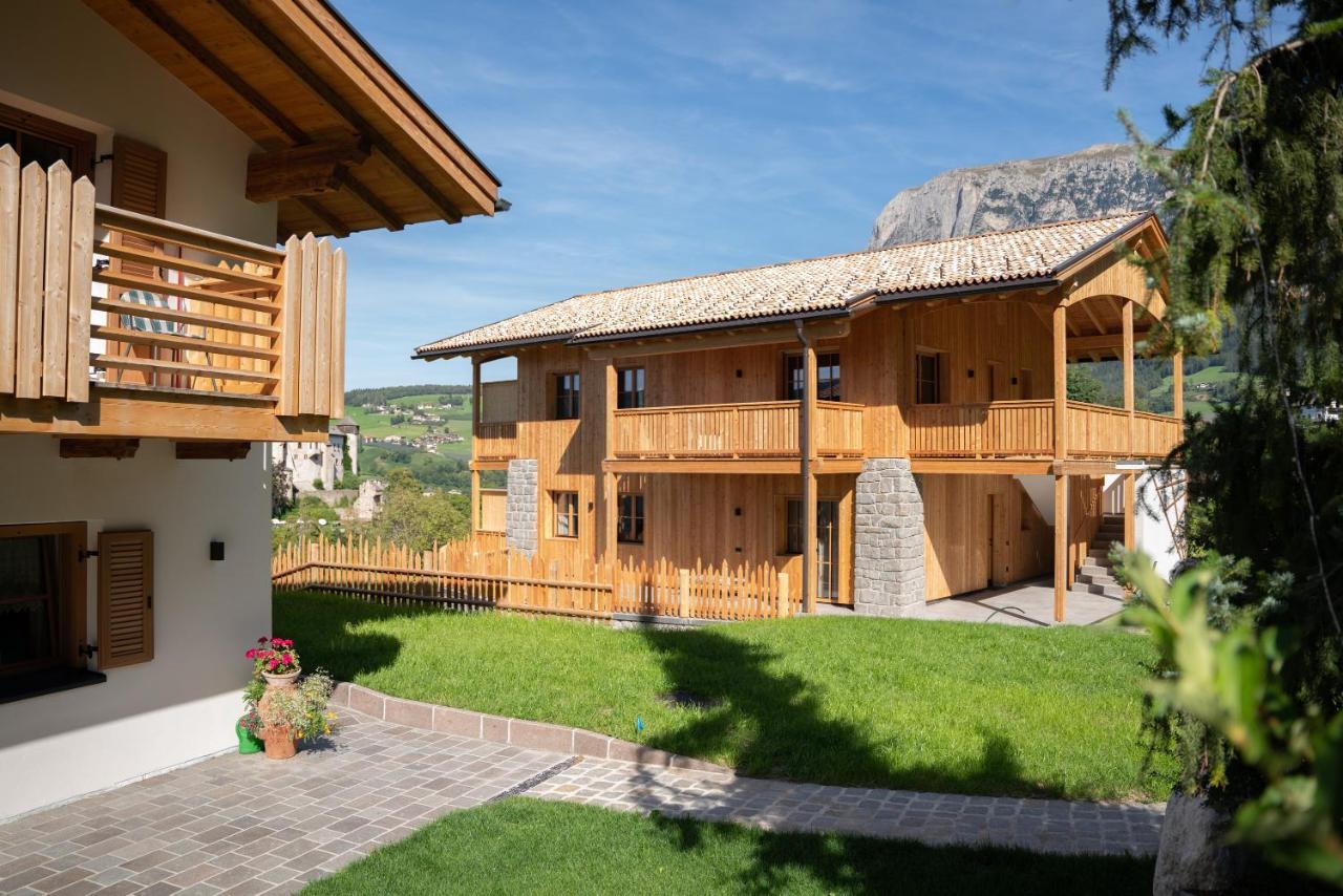 Haensel Und Gretel Schlosshof Umes Exterior photo