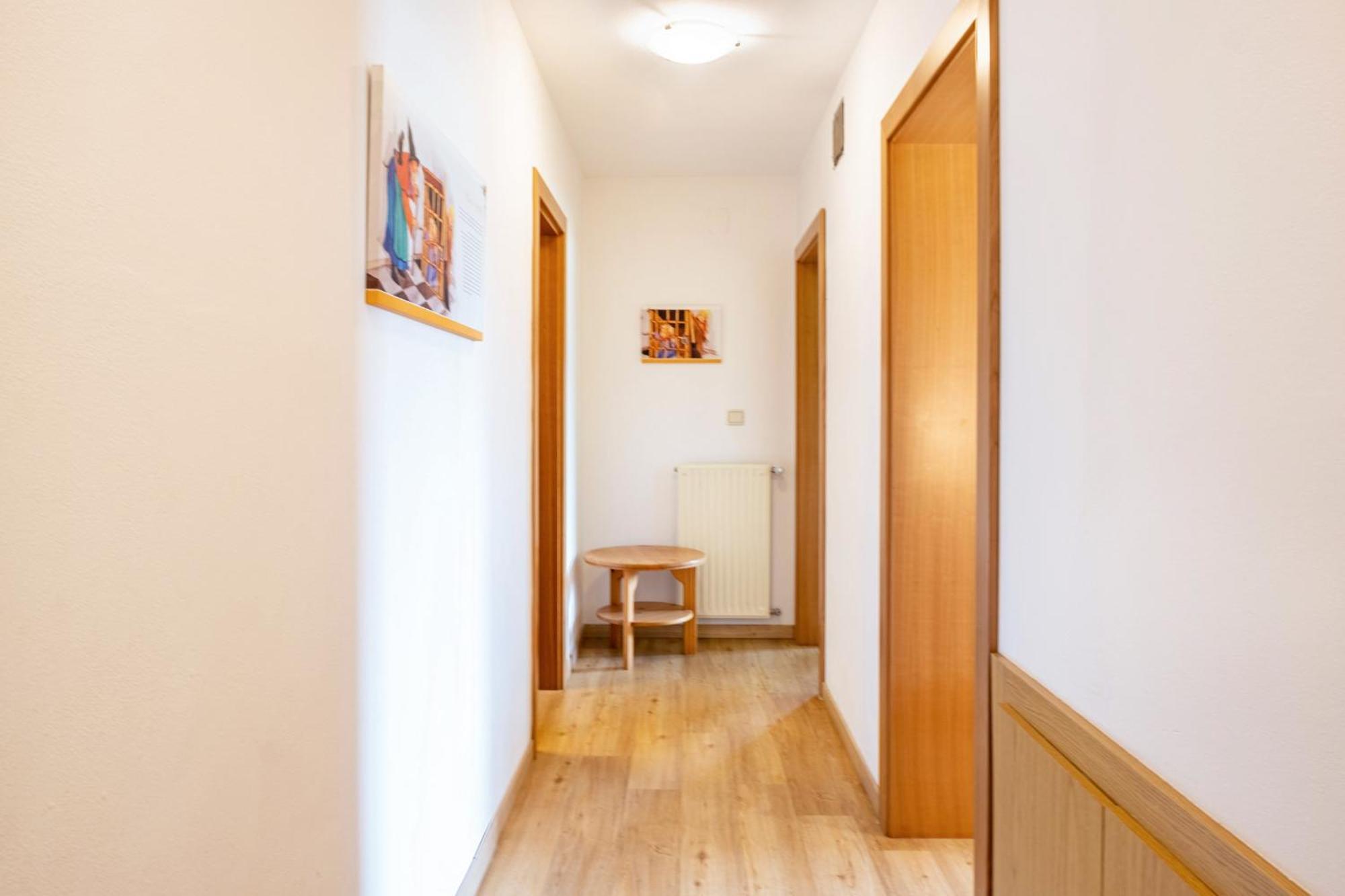 Haensel Und Gretel Schlosshof Umes Exterior photo