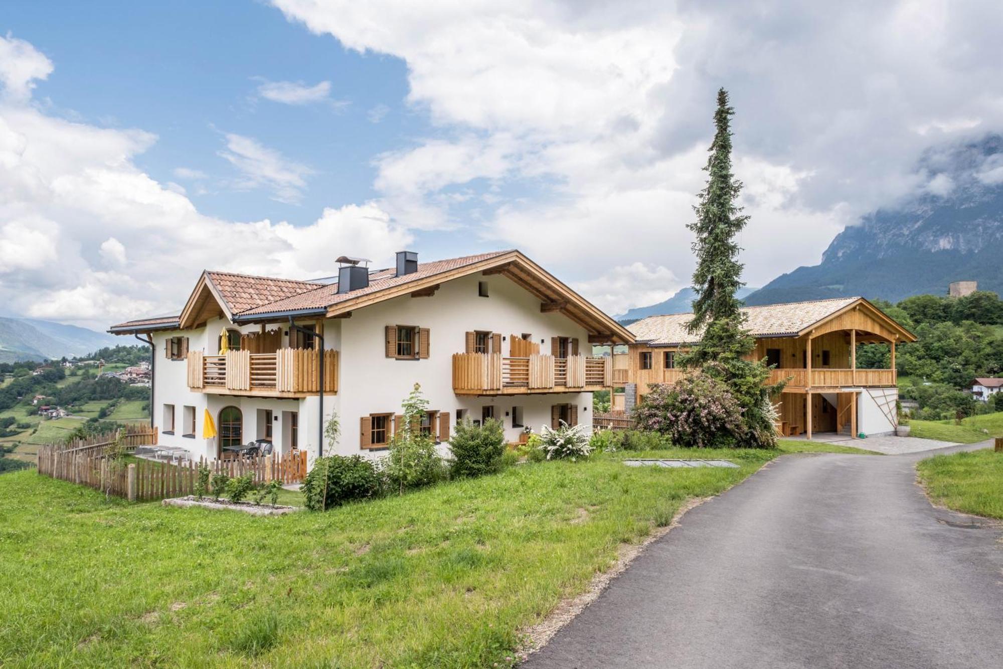 Haensel Und Gretel Schlosshof Umes Exterior photo