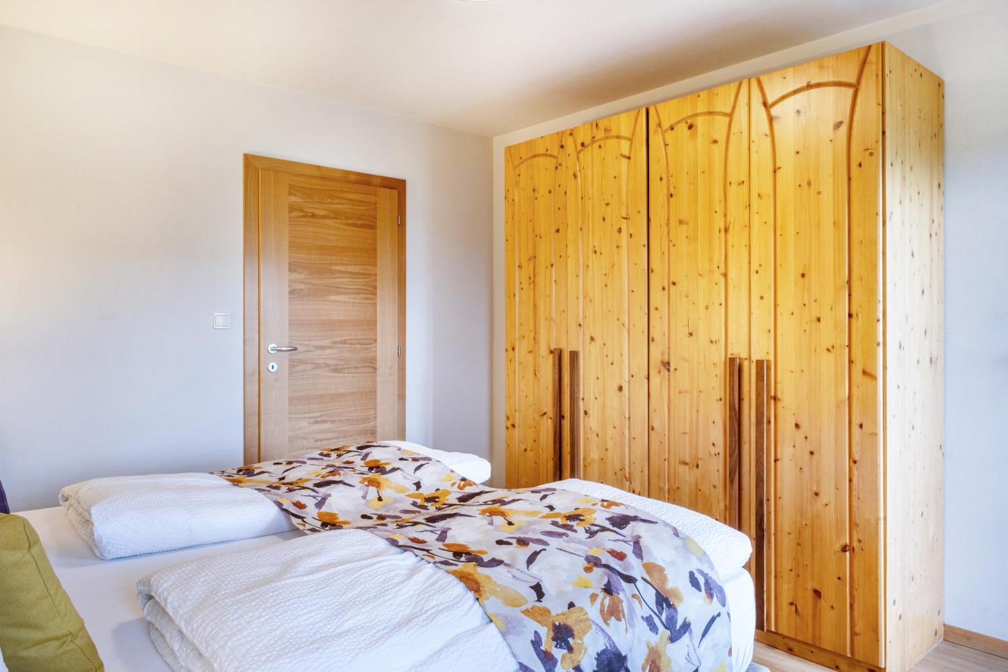 Haensel Und Gretel Schlosshof Umes Exterior photo