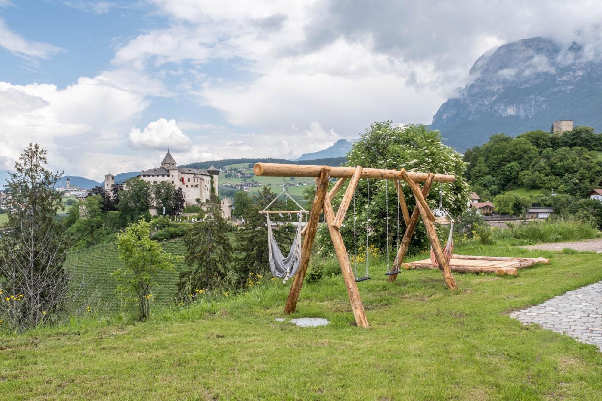 Haensel Und Gretel Schlosshof Umes Exterior photo